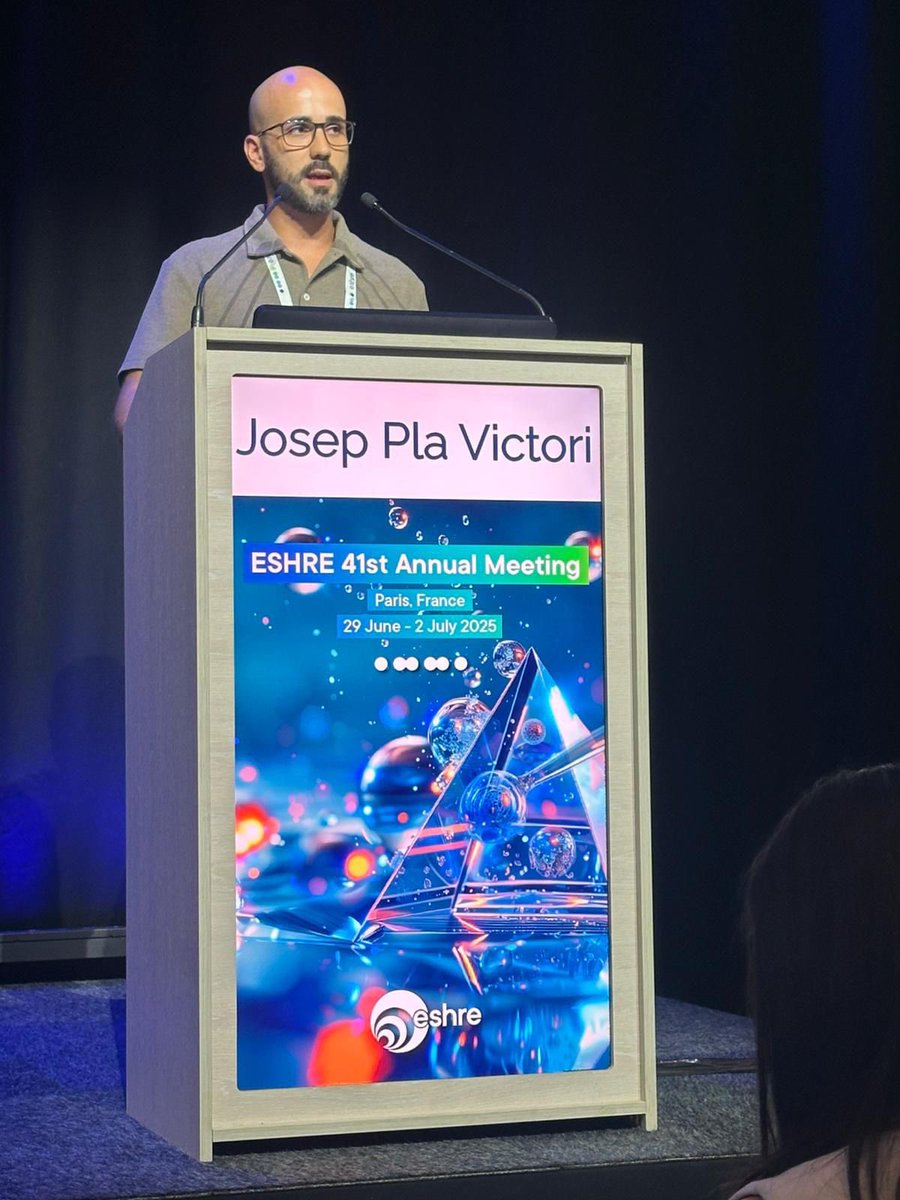 Session plénière à #ESHRE2025 : dilemmes du séquençage complet du génome chez les embryons humains lors de la session plénière d’aujourd’hui à ESHRE. Une plongée stimulante dans l’avenir du #PGT #IVIàESHRE <a href="/ESHRE/">ESHRE</a>