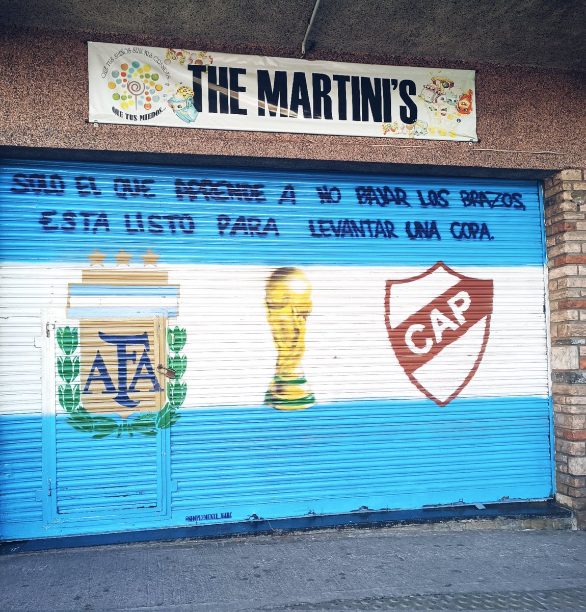 vargaszonanorte's tweet image. Argentina 2022 ⭐ Platense 2025. El kiosko calamar de Plaza Mackenna.