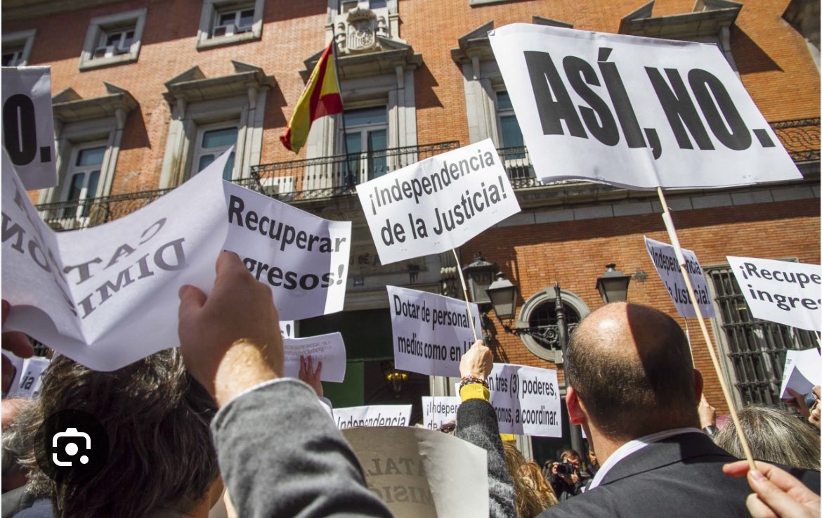 LadyCrocs tweet media