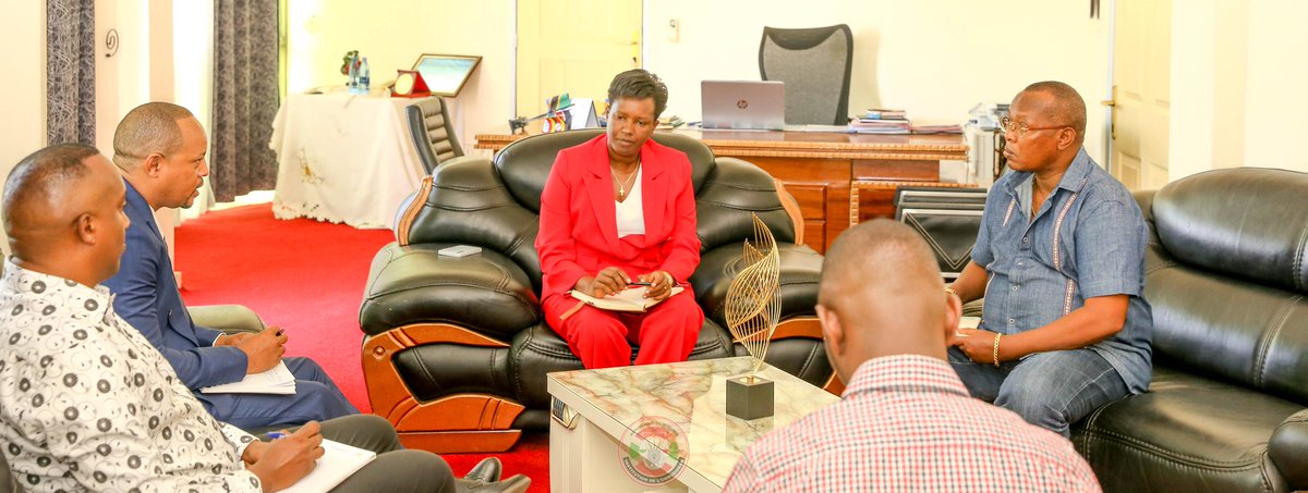 Burundi Ombudsman (@ombudsmanbi) on Twitter photo Les activités exécutées sur terrain et d'autres actions à mener en vue de contribuer à l'atteinte de la vision 2040-2060 ont été au cœur des échanges fructueux, ce lundi matin, entre l'Ombudsman du #Burundi et Mr Henry MASHAGIRO,Conseiller Gouvernance au <a href="/PNUDBurundi/">PNUD.Burundi</a>. Les activités exécutées sur terrain et d'autres actions à mener en vue de contribuer à l'atteinte de la vision 2040-2060 ont été au cœur des échanges fructueux, ce lundi matin, entre l'Ombudsman du #Burundi et Mr Henry MASHAGIRO,Conseiller Gouvernance au <a href="/PNUDBurundi/">PNUD.Burundi</a>.