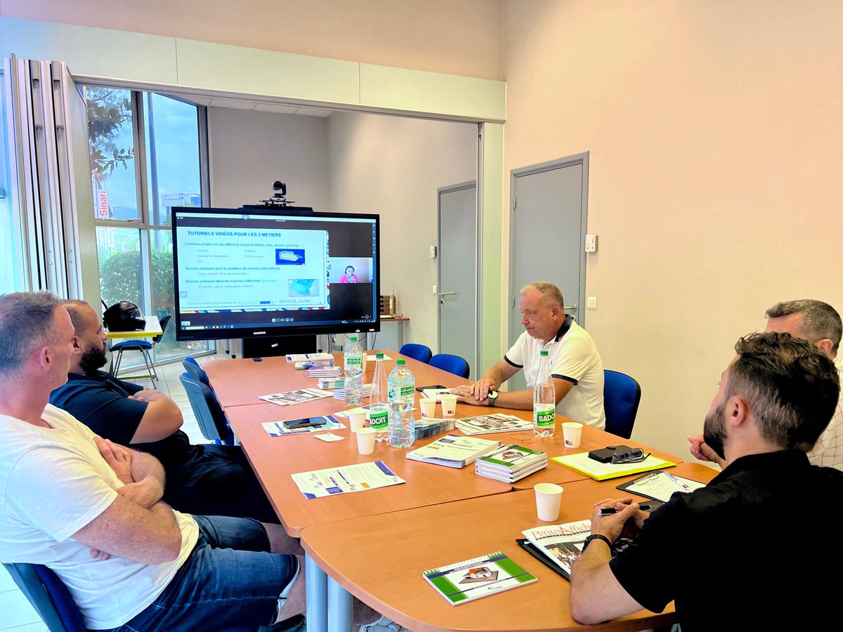 FBTP06's tweet image. 📢 [ REUNION TECHNIQUE ] UNECP

Aujourd’hui, Stéphane DELPECH et plusieurs membres de l’UNECP-FFB se sont réunis pour aborder des thématiques clés de la Profession 

🙏Merci à Nadège OMBE, Secrétaire Générale UNECP-FFB, d’avoir animé cette rencontre.