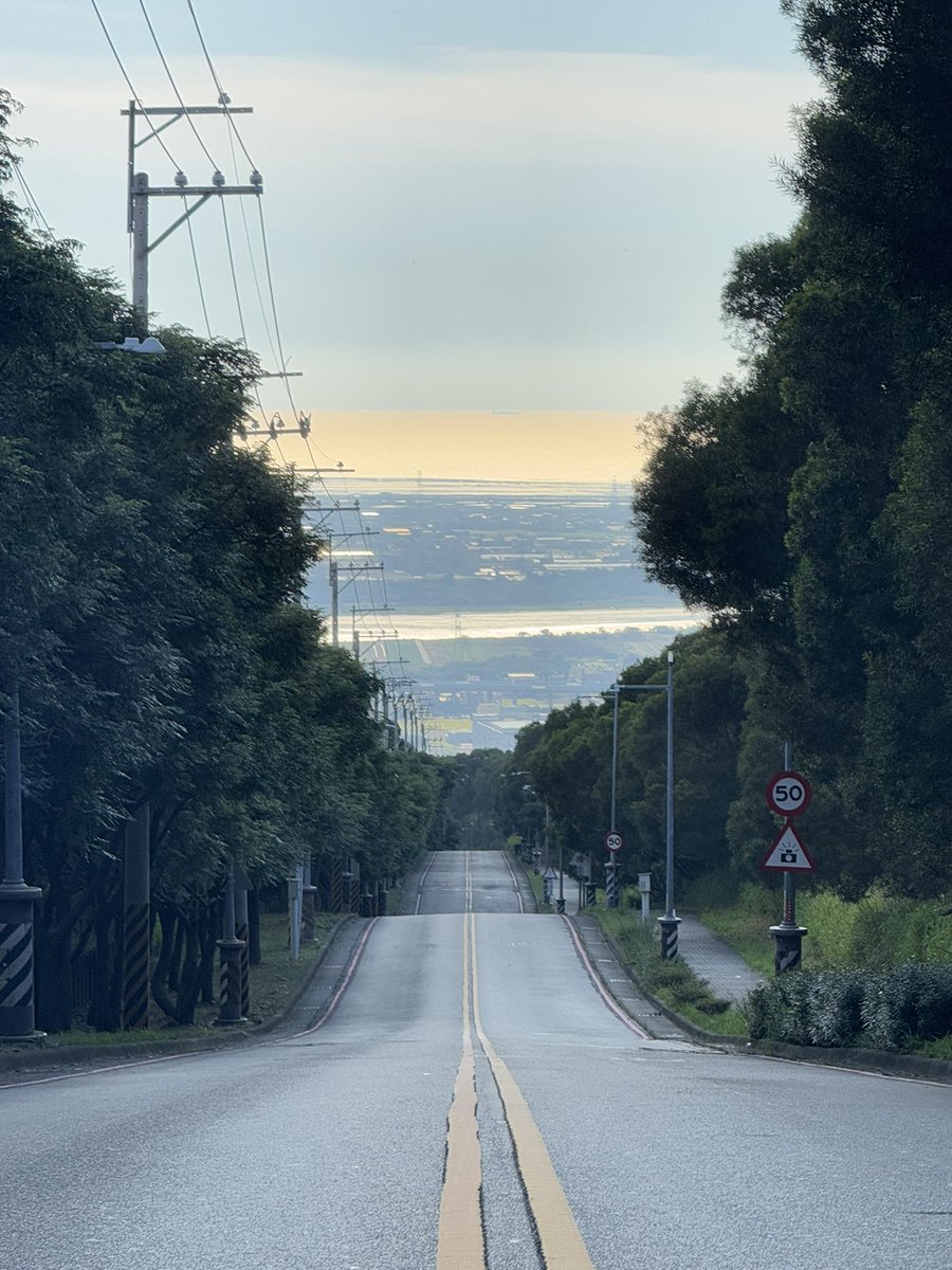為什麼怎麼拍都覺得不好看
😭😭😭
#大肚
#藍色公路