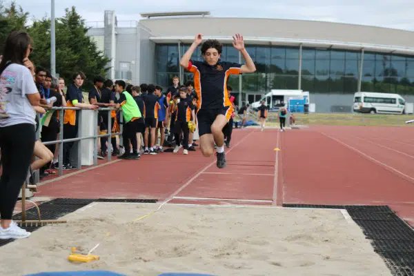 oaktreeschools's tweet photo. It's a lovely time of year for bringing together the pupils and families with the summer events. We've had Sports Days over the last few days, with our pupils keen to compete in a range of sports both individually and for their Houses. Some very competitive parents' races too... https://t.co/VpsRJLhNIb