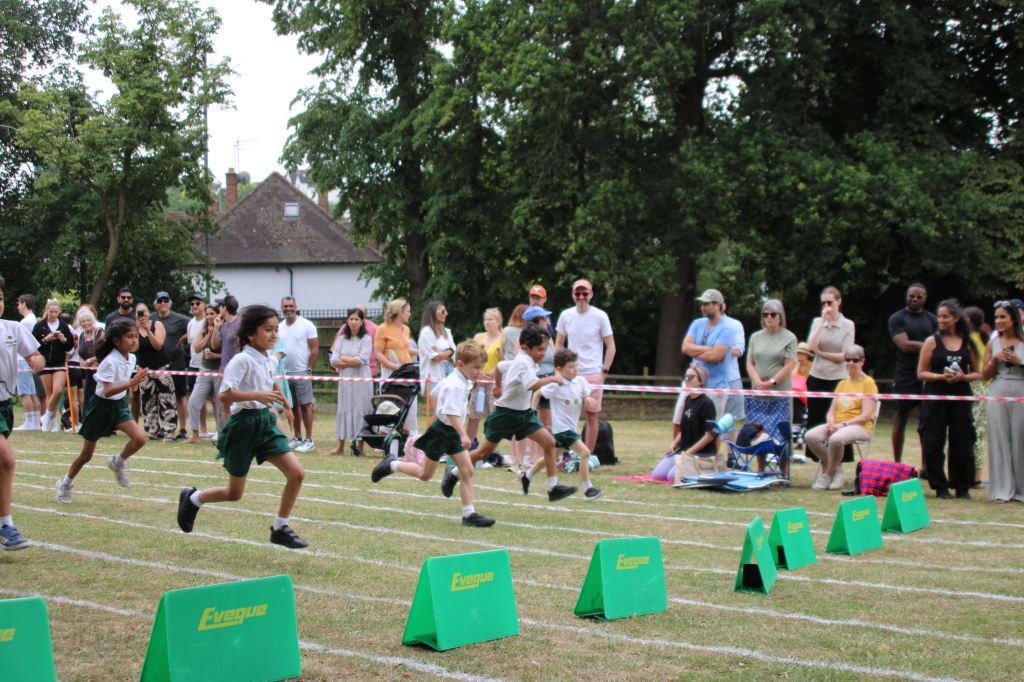 oaktreeschools's tweet photo. It's a lovely time of year for bringing together the pupils and families with the summer events. We've had Sports Days over the last few days, with our pupils keen to compete in a range of sports both individually and for their Houses. Some very competitive parents' races too... https://t.co/VpsRJLhNIb