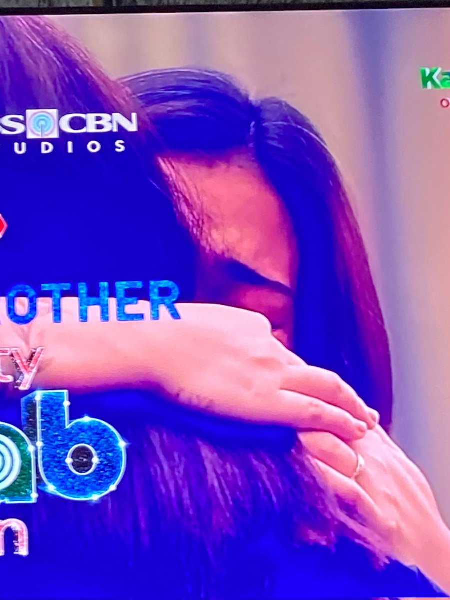 Sayliehearttt's tweet photo. HER BADLY NEEDED HUG🥹
#PBBCollabVicesitors https://t.co/kuQO2Sg384