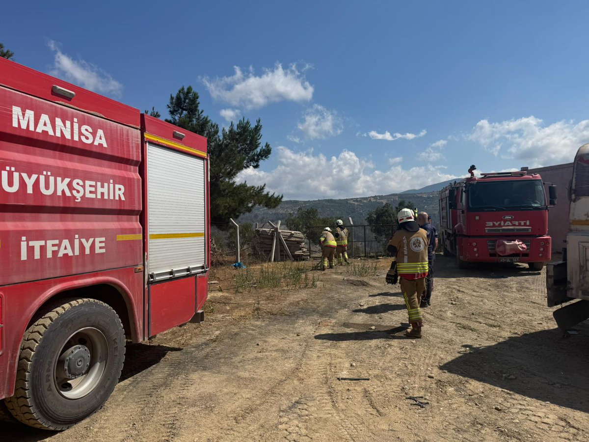 İtfaiye ekiplerimiz, özellikle yaz aylarında artan orman ve anız yangınlarına karşı gece gündüz demeden, canla başla mücadele ediyor.

Yalnızca 2025’in ilk 6 ayında 4.939 olaya müdahale eden ekiplerimiz,
♦️ 4.027 yangın,
♦️ 520 kurtarma operasyonu,
♦️ 355 trafik kazası,
♦️ 37 sel