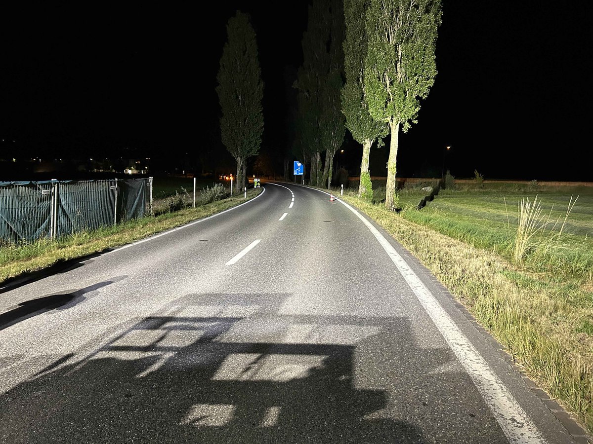 Wohlenschwil: Fussgänger durch Kollision verletzt (Zeugenaufruf)
Gestern Abend kollidierte ein Autofahrer auf der Ausserortsstrecke zwischen Wohlenschwil und Mellingen mit einem Fussgänger. Der Fussgänger wurde verletzt. Die Polizei sucht Zeugen. 
ag.ch/wohlvufus