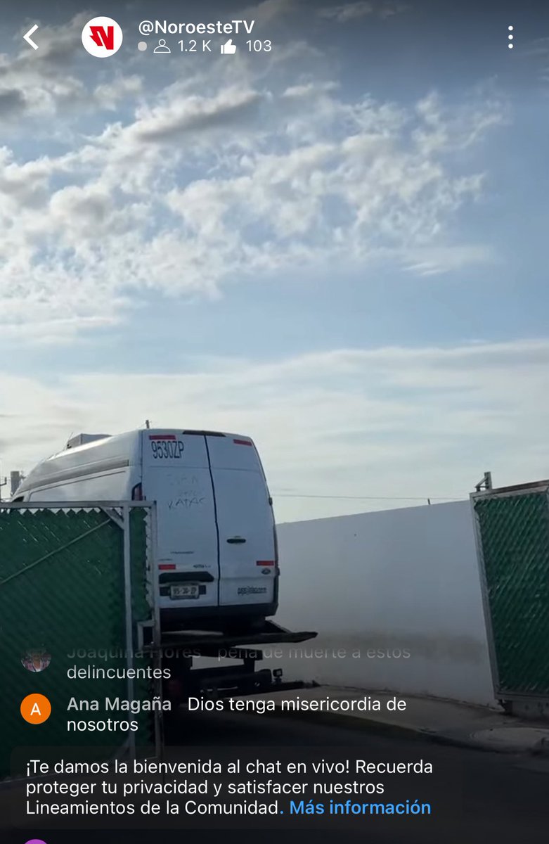 Confirma la autoridad en el SEMEFO de Culiacán 20 personas asesinadas hoy al norte de la ciudad; 5 de ellas decapitadas.

16 estaban dentro de esta camioneta. Es el día más violento desde el 9 de septiembre pasado.