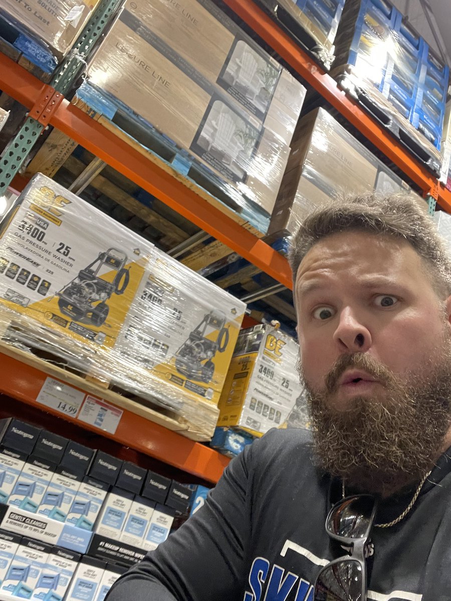 MrCoachMoon's tweet image. Dead Week: Costco Haul
Lots of bins for moving and testing out the new Executive Member hours (ELITE) 💪🏼