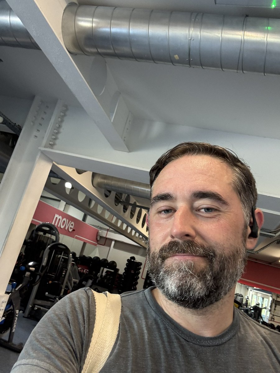 Is hot as fuck out there today but still had to get a workout in. Was a tough one but that’s probably because I accidentally added 20kg to my front squat reps. 😬😬