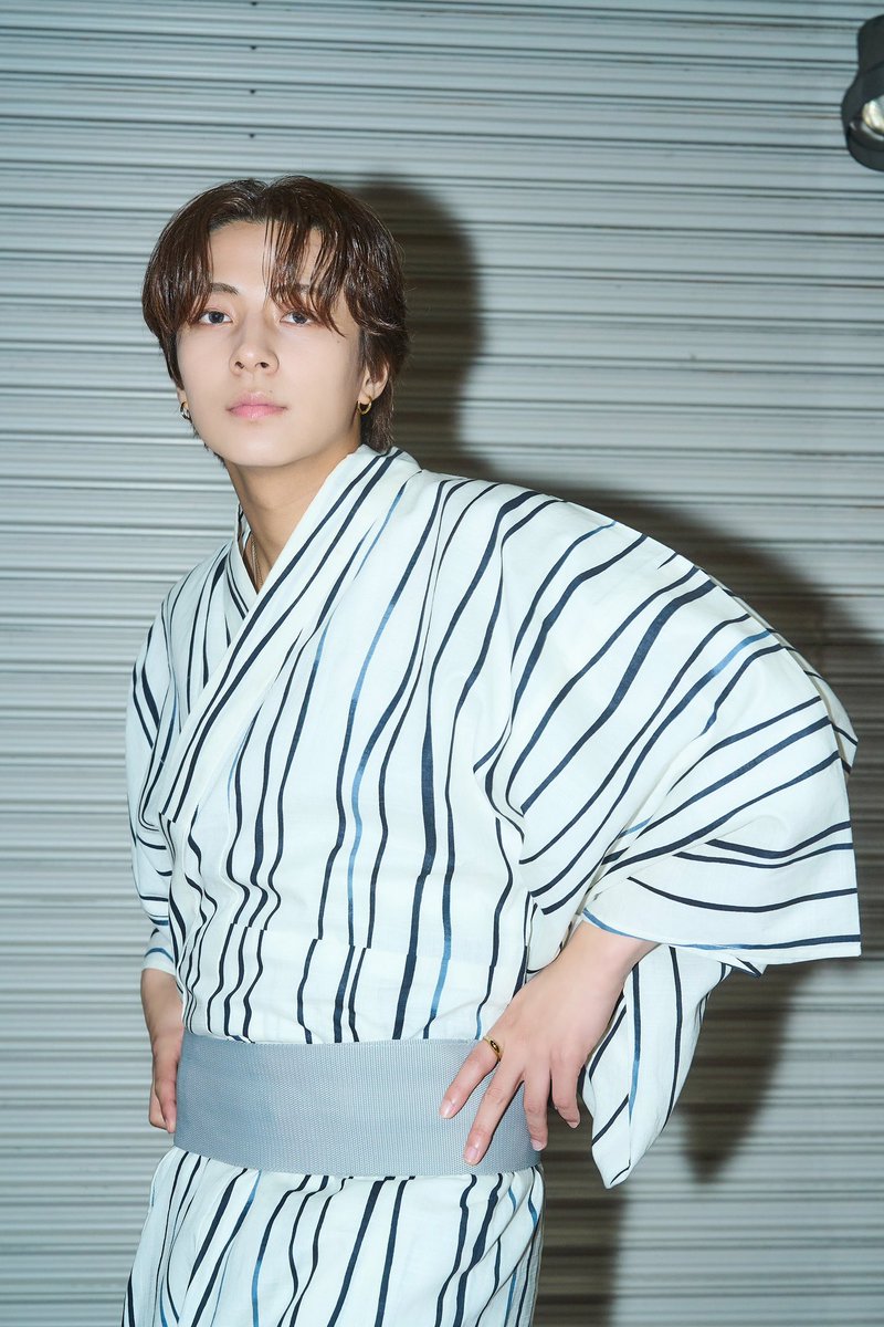 LIL_LEAGUE_'s tweet image. 2025.7.2 Release
5th SG “真夏ノ花火”

𝐁𝐞𝐡𝐢𝐧𝐝 𝐓𝐡𝐞 𝐒𝐜𝐞𝐧𝐞𝐬
#中村竜大 🎙️

🎬『真夏ノ花火』MVお気に入りのシーン
アートアクアリウム美術館で歌うシーンや
ドラマのように展開していくストーリーが
好きです

#LILLEAGUE #リルリーグ
#LILLEAGUE_真夏ノ花火
#真夏ノ花火