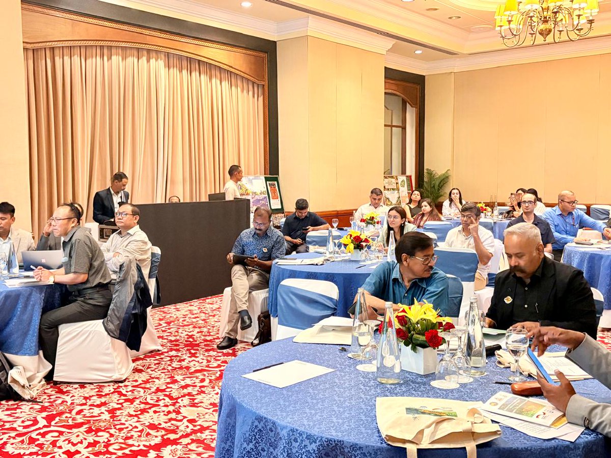 Unitedfortigers's tweet photo. Bhutan, India, and Nepal present project outcomes and key learnings at the #HATWorkshop.
Cross-border experiences reveal shared challenges—and innovative solutions.
#TigerConservation #BhutanNepalIndia #ITHCP
@IUCNsos @KfW_FZ_int @BMZ_Bund @NTNCNepal @ntca_india https://t.co/rjGMvP97ox