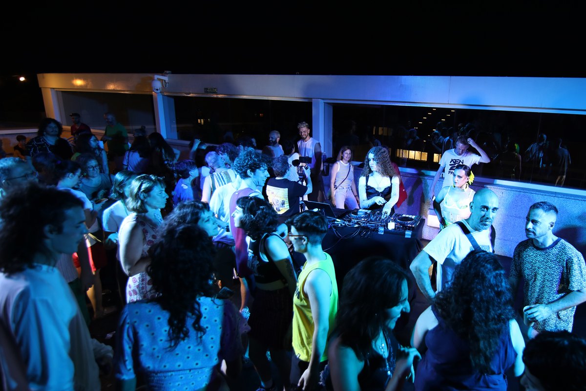 Y Travest15m0 <a href="/travestismo/">♡ Señora Mayor ♡</a> nos regaló un set lleno de temazos.