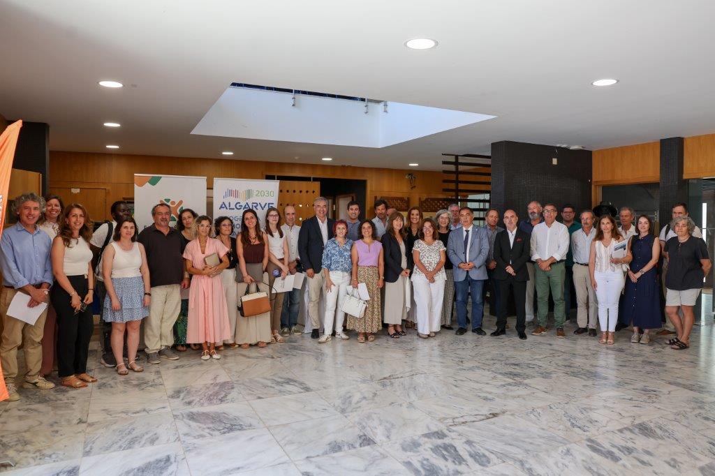 CCDR ALGARVE, I.P. (@ccdr_algarve) on Twitter photo 𝗖𝗶𝗰𝗹𝗼 𝗨𝗿𝗯𝗮𝗻𝗼 𝗱𝗮 Á𝗴𝘂𝗮 𝗻𝗼 𝗔𝗹𝗴𝗮𝗿𝘃𝗲: Conferência #Algarve2030/<a href="/Publico/">Público</a> destaca contributos dos #FundosEuropeus de Coesão
+INFO: ccdr-alg.pt/site/info/cicl…
#AlgarveFazBem #CCDRALGARVE <a href="/_joseapolinario/">José Apolinário</a> <a href="/ADeCoesao/">AD&C-Agência para o Desenvolvimento & Coesão, I.P.</a> <a href="/EUinmyRegion/">EUinmyRegion🇪🇺</a> #Água #aqmbiente #Sustentabilidade 𝗖𝗶𝗰𝗹𝗼 𝗨𝗿𝗯𝗮𝗻𝗼 𝗱𝗮 Á𝗴𝘂𝗮 𝗻𝗼 𝗔𝗹𝗴𝗮𝗿𝘃𝗲: Conferência #Algarve2030/<a href="/Publico/">Público</a> destaca contributos dos #FundosEuropeus de Coesão
+INFO: ccdr-alg.pt/site/info/cicl…
#AlgarveFazBem #CCDRALGARVE <a href="/_joseapolinario/">José Apolinário</a> <a href="/ADeCoesao/">AD&C-Agência para o Desenvolvimento & Coesão, I.P.</a> <a href="/EUinmyRegion/">EUinmyRegion🇪🇺</a> #Água #aqmbiente #Sustentabilidade