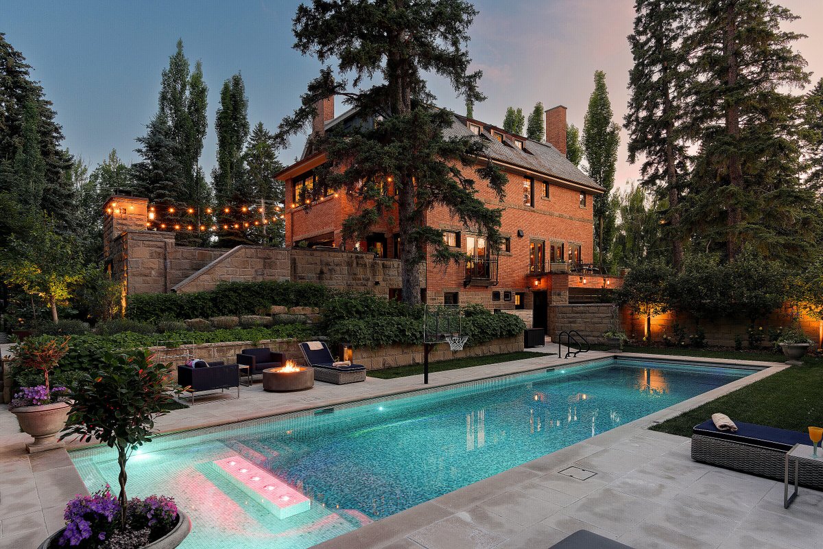 This reimagined landmark blends timeless craftsmanship with resort-style outdoor living on prestigious Mount Royal. 

Extraordinary property of the day represented by Vivienne Huisman of Sotheby's International Realty Canada. s.sir.com/44h4JmY