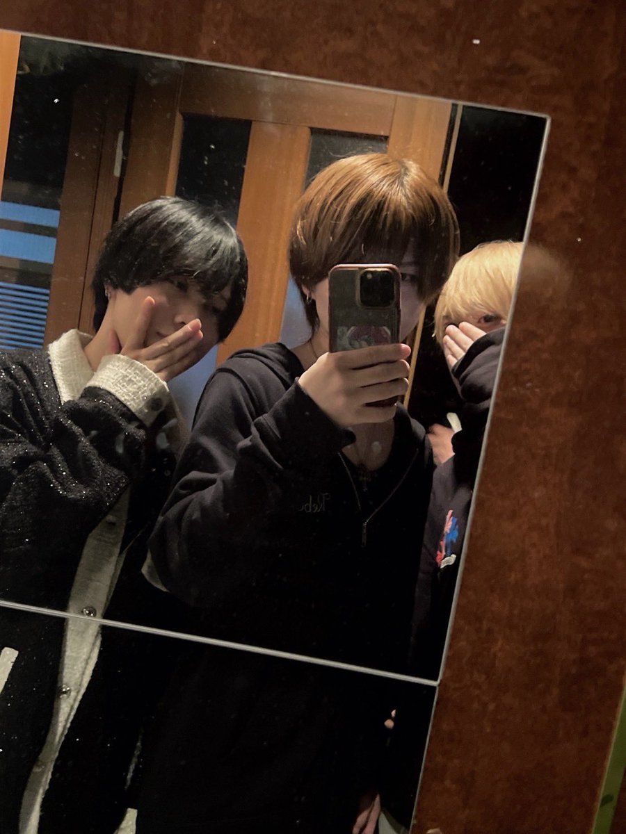 6月ありがとうございました！！！

梅雨の時期のはずなのに異常な暑さの中ライブ見に来てくれてありがとうございました！！

7月の暑さに負けずに頑張っていくので着いてきてください‼️🔥