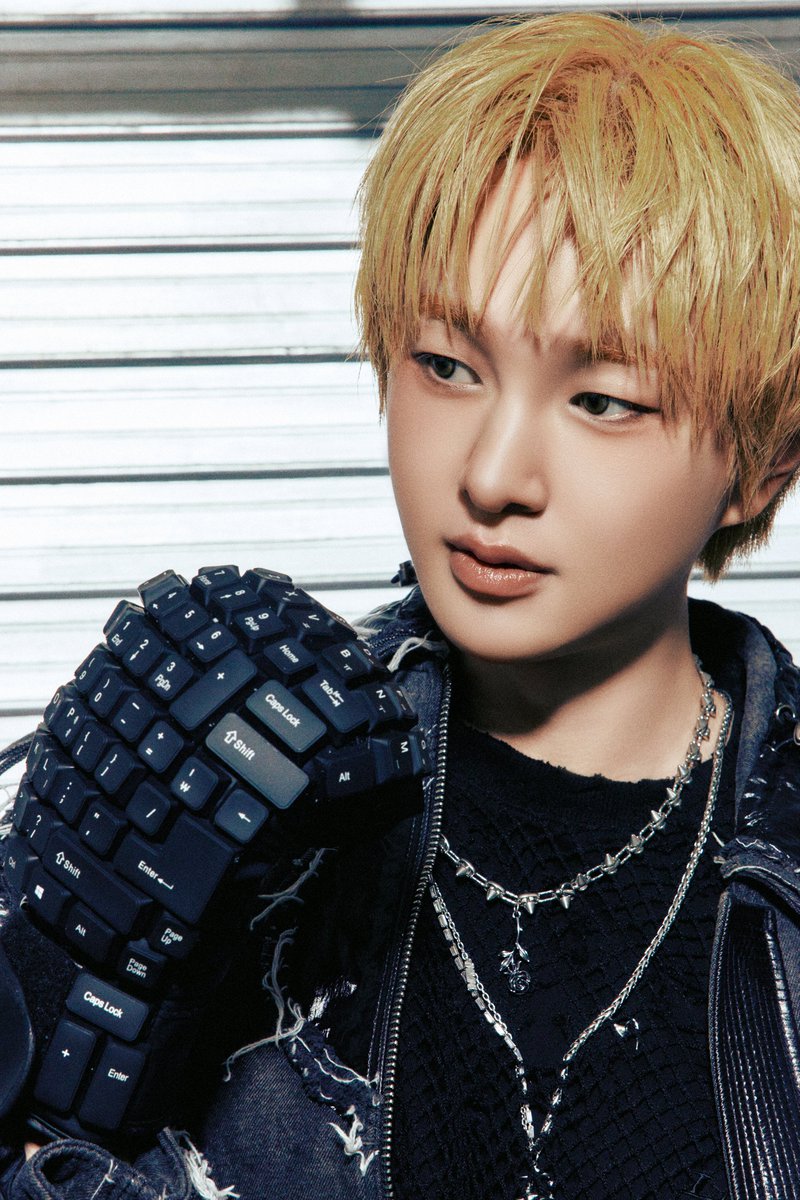 ONEW_GRIFFIN's tweet photo. 온유 ONEW 2ND ALBUM [PERCENT] 

Concept Photo 
'1%'

2025.07.15 6PM (KST)

#온유 #ONEW
#PERCENT #ONEW_PERCENT
#퍼센트 #온유_퍼센트 #온유퍼센트 https://t.co/U0BTn6a4Nj