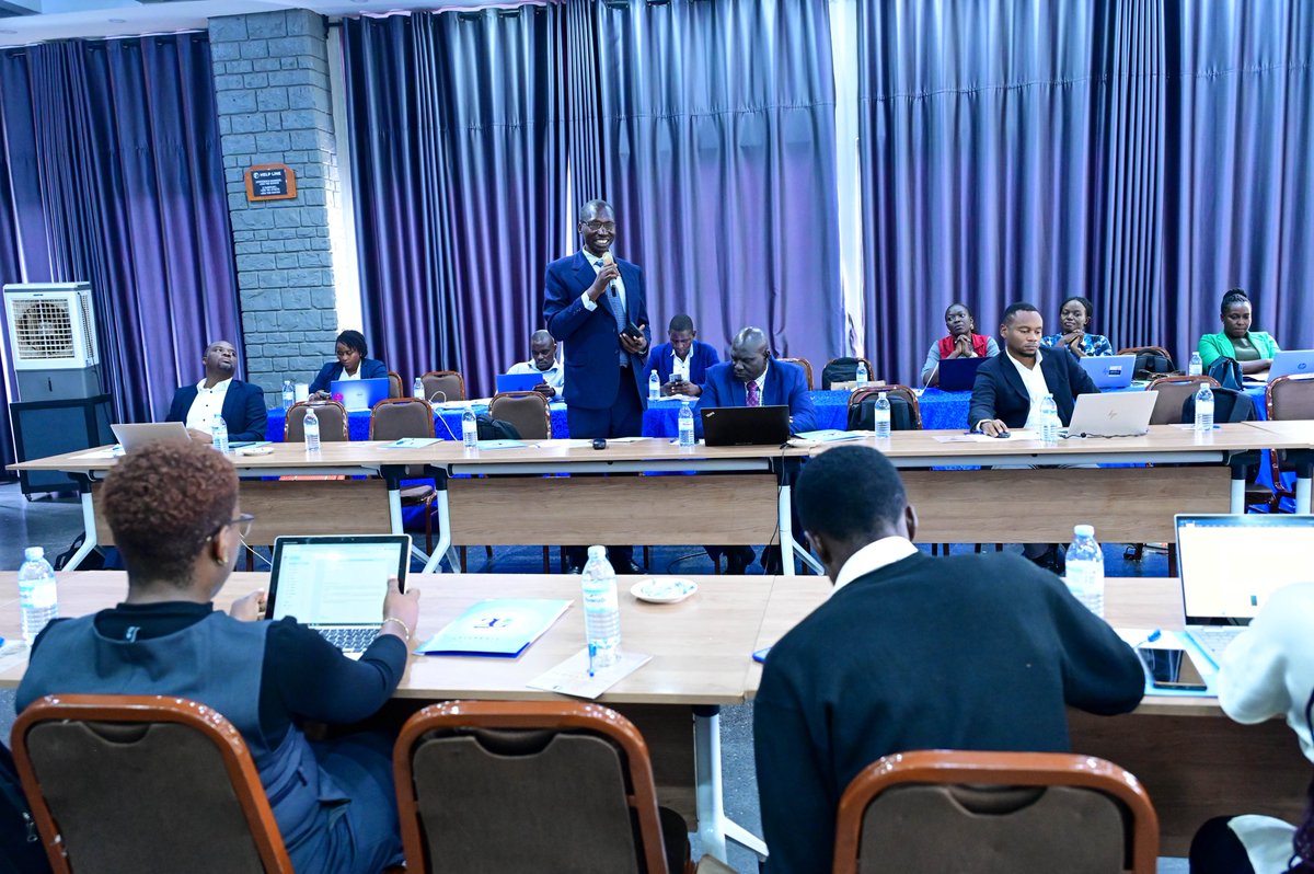 IDIMakerere's tweet photo. Today, we teamed up with @MinofHealthUG to share 7-1-7 research findings, demonstrating how this framework has bolstered Uganda's response to outbreaks of #anthrax, #Ebola, and #measles. Read more: https://t.co/DG512kvSTH #OneIDI #IDIGHS https://t.co/TOtYYSy018