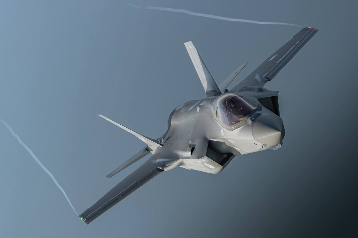 Deze week ondersteunen onze F35 gevechtsvliegtuigen de landmachtoefening Purple Windmill. We vliegen boven het militaire oefenterrein de Marnewaard en het gebied tussen Dokkum en Winsum.