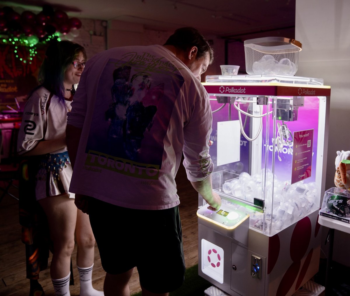 distractivexyz's tweet image. Polkadot brought the vibes to Permissionless last week!
Distractive crew had a blast making it happen with @joinwebzero, @heroicgg, @PlayPudgyParty, and the rest of the @Polkadot eco 🔥🫶
gg everyone