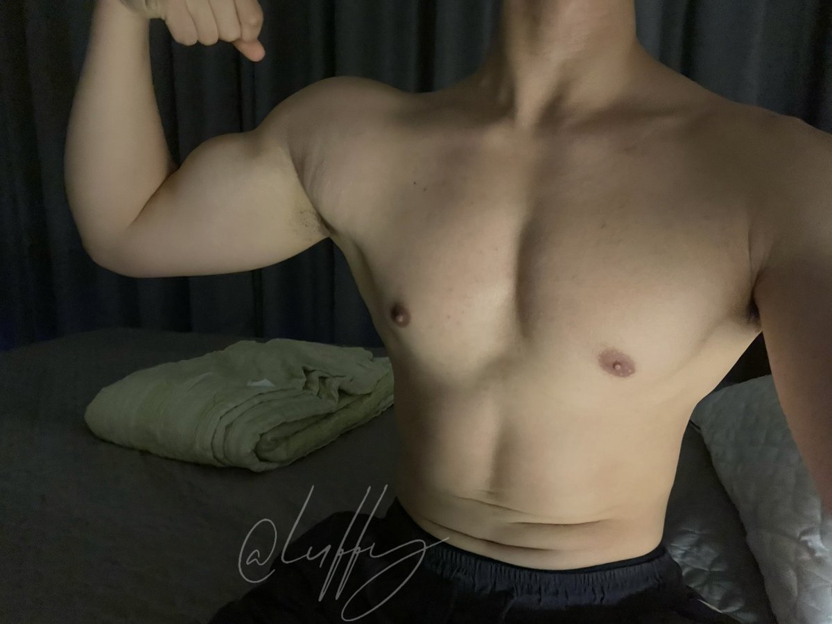 没什么事干 正展个小肚