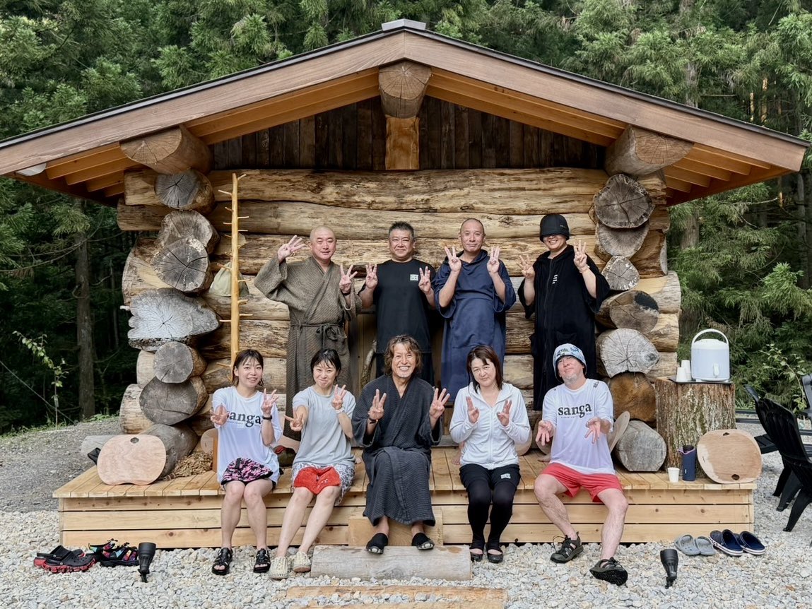 sanga_sauna's tweet photo. 予約をスタートさせて頂きました🙇

最後のセッティングゲストの皆様
ありがとうございました🫡
入船温泉様お花ありがとうございます🙏

コタ(小屋サウナ )の予約を始めました
ご好評に感謝神崎(感激)🤗
予約期間を延ばすなどのマイナーチェンジをさせて頂きます
ぜひ
Henkiを感じにいらして下さい🤚🏻✊ https://t.co/NR4Wo8ySNv