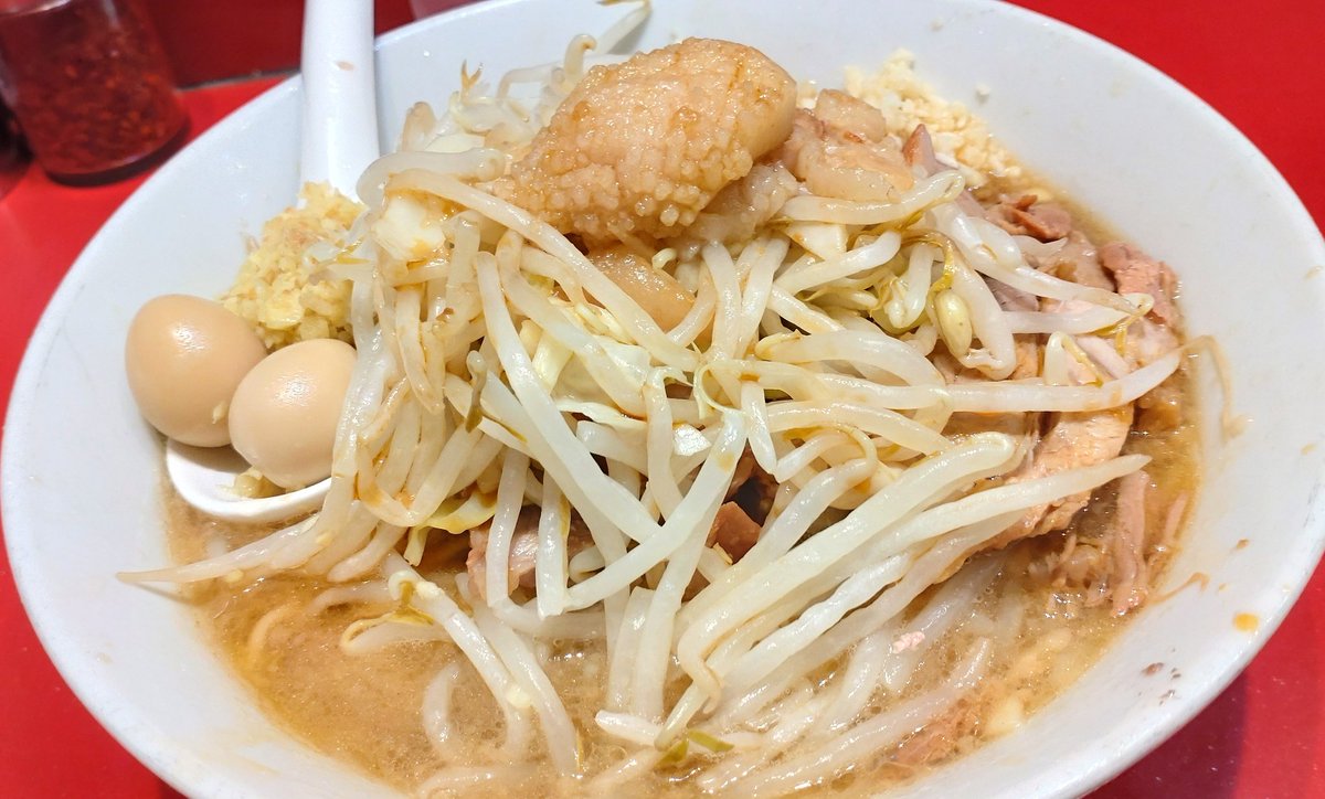 mongeeeeeeeeee8's tweet photo. ラーメン二郎 西台駅前店 半分 ショウガ半分 ニンニク少し アブラ カラメ
夜。今日もウマかった！ウマすぎた。助手さん有能すぎてスゴイ。Tシャツゲット！15周年おめでとうございます！末永くよろしくお願いします。ごちそう様でした！#西台 #二郎 https://t.co/X4U6uUN8nm