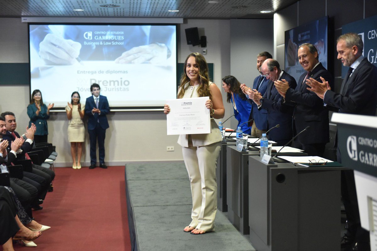 Miguel Ángel García Martín (@ma_garciamartin) on Twitter photo Enhorabuena a los premiados en la XXV edición de los Premios Jóvenes Juristas de <a href="/CEG_Garrigues/">Centro de Estudios Garrigues</a>.
Los nuevos juristas tendrán la importante responsabilidad de ayudar a la defensa de la ley, el Estado de derecho, la democracia y la Constitución en nuestro país. Enhorabuena a los premiados en la XXV edición de los Premios Jóvenes Juristas de <a href="/CEG_Garrigues/">Centro de Estudios Garrigues</a>.
Los nuevos juristas tendrán la importante responsabilidad de ayudar a la defensa de la ley, el Estado de derecho, la democracia y la Constitución en nuestro país.