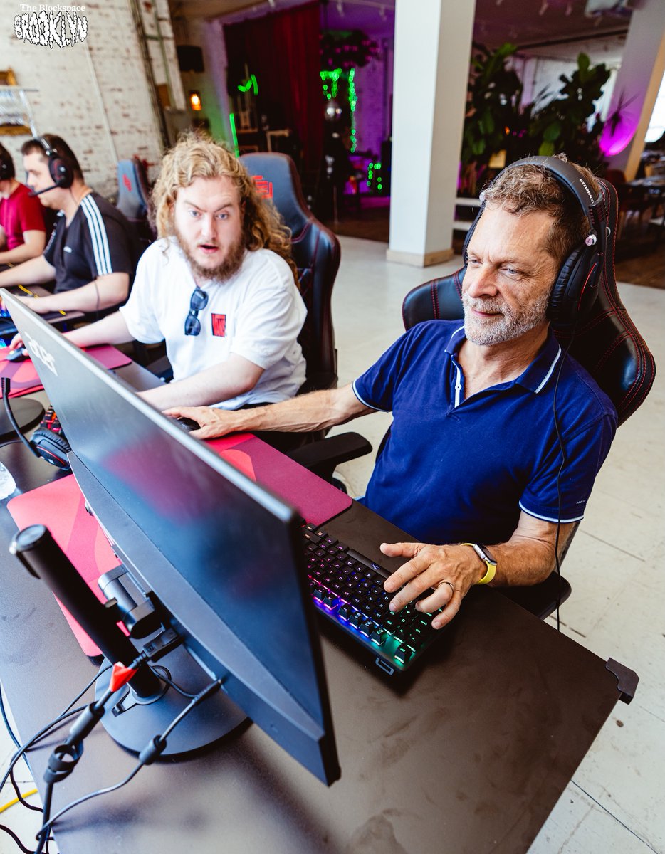 distractivexyz's tweet image. Polkadot brought the vibes to Permissionless last week!
Distractive crew had a blast making it happen with @joinwebzero, @heroicgg, @PlayPudgyParty, and the rest of the @Polkadot eco 🔥🫶
gg everyone