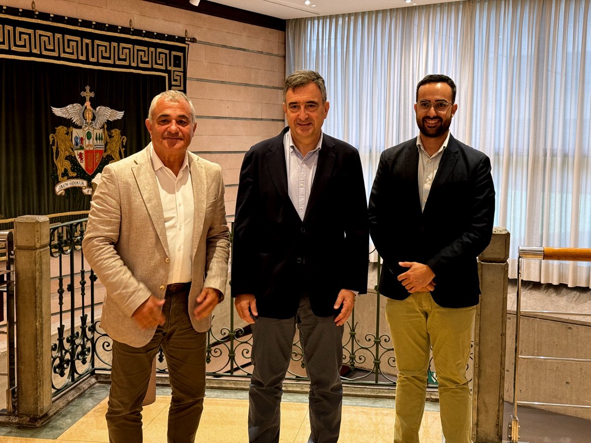 Reunión entre AHI y el PNV para frenar la imposición del Parque Nacional Marino sin participación de El Hierro.

👉🏽 Encuentro con Aitor Esteban, presidente del PNV: ronda de contactos con las principales fuerzas nacionalistas del Congreso de los Diputados y el Senado.