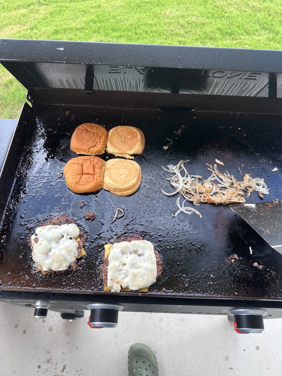 I found a social cheat code. No more gatekeeping it. It’s high ROI, easy to do, and most people overlook it. Here’s how I build friendships, ideas, and grow community fast 👇

I host a monthly cookout and invite everyone that I know. That's it. 

Why it works:

💬 1. Meet a ton