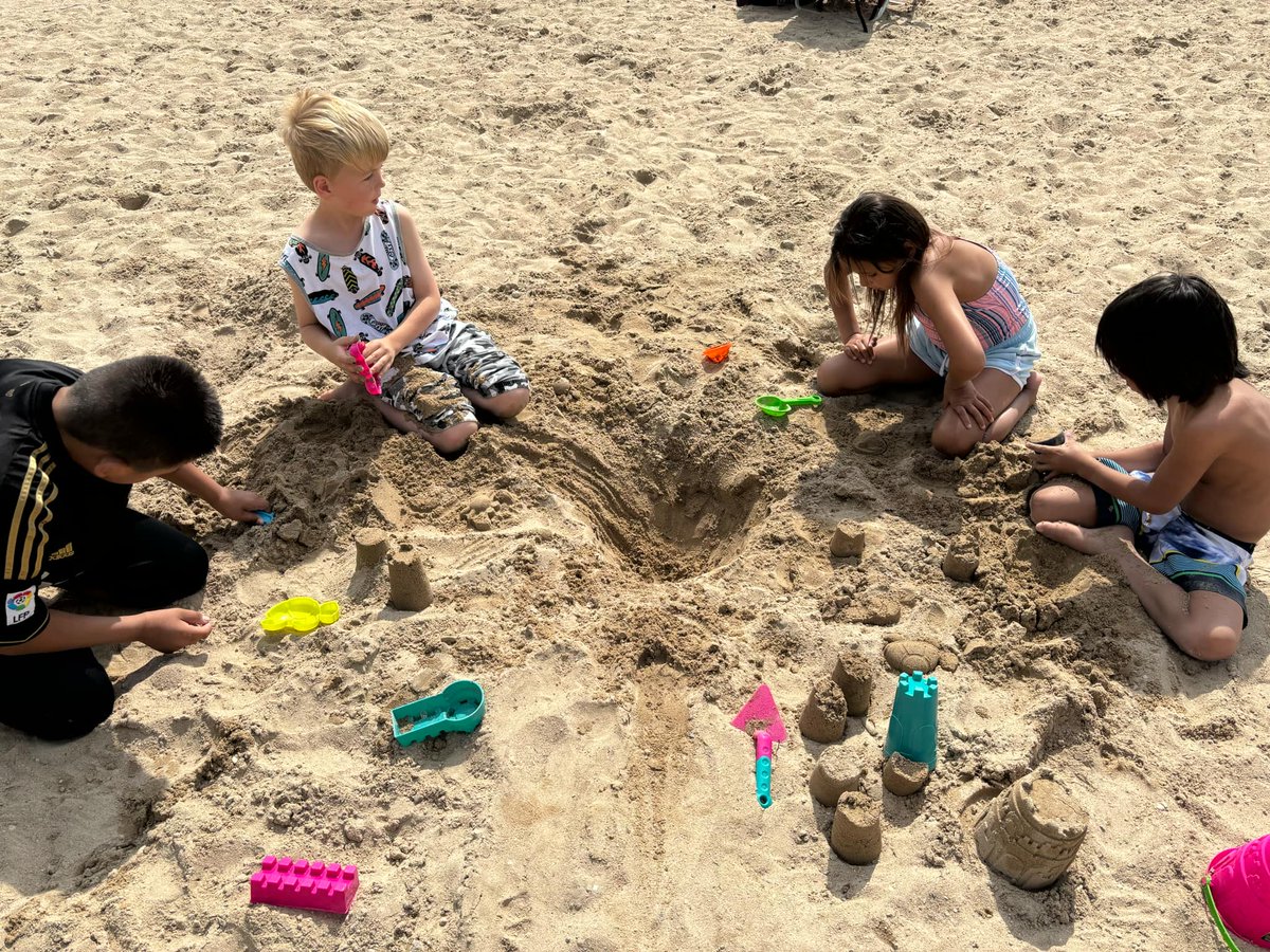 What’s up this summer? At <a href="/Rossbrook/">Rossbrook House</a> its: outings, beach days, walks to the parks, Camp Maskwa, ice-cold treats &amp; more. Plus, pool, video games &amp; meeting up with friends.
Open 24 hours all summer for ages 6 to 24.

#programs #summer #open