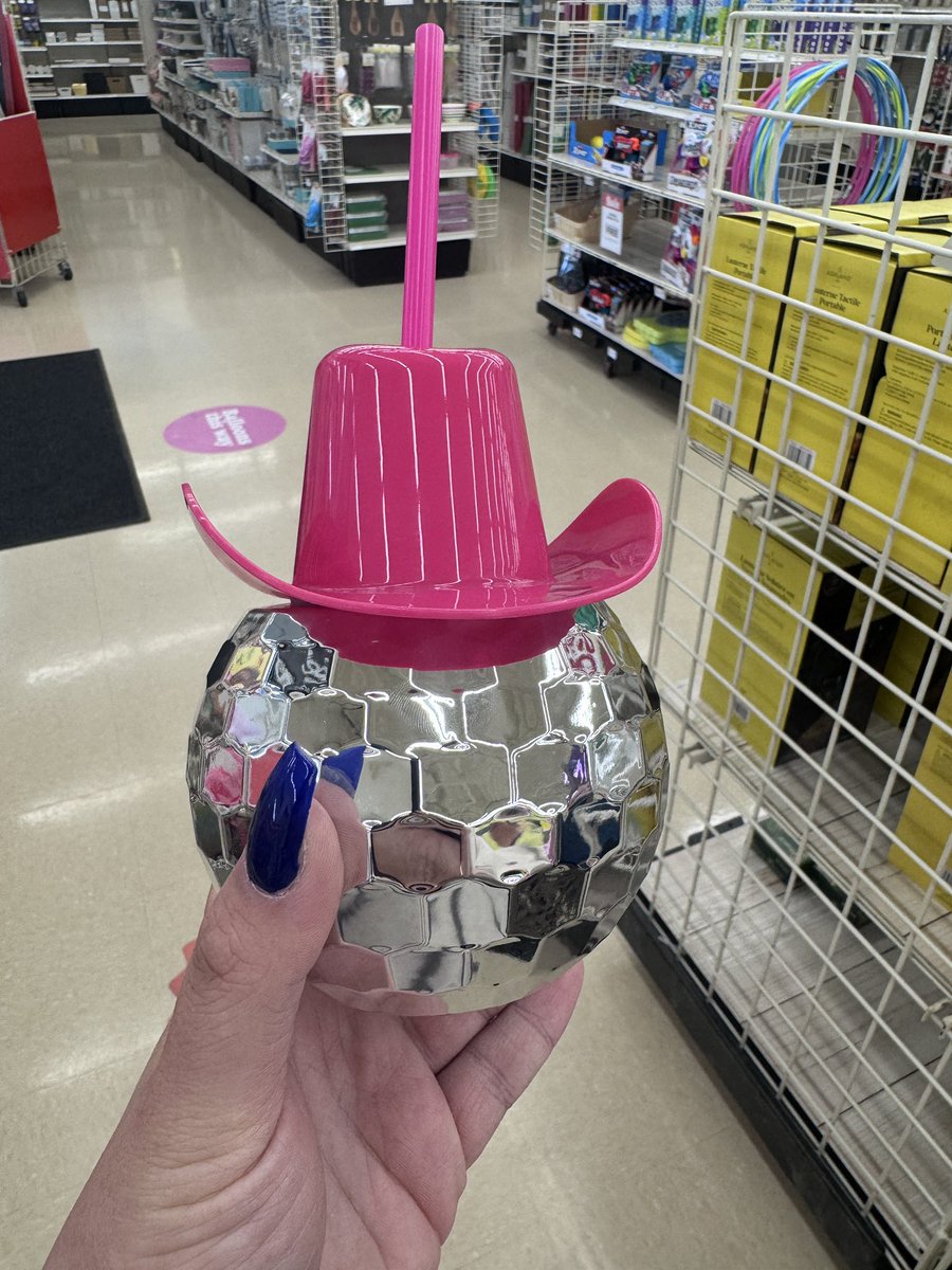 actuallyks's tweet image. I found @scenequeenrocks at Michael’s today 🥸