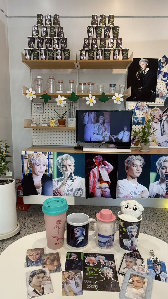 taeyong_l0VE's tweet photo. HBD๐TAEYONG 30th
ใฆใใ์๊ฒ ํญ์ ์ฌ๋๊ณผ ํ๋ณต์ ์ฃผ์
์ ์ ๋ง ๊ฐ์ฌํฉ๋๋ค!
์ฌํด๋ ์ฐ์ฃผํ๋ ๊ฐ๊ณ ์ด์ฌํ ํ๋ ๋ชจ์ต์ ๋ณด๊ณ ๊ฐ๋ํ์ด์! ๋์์ฌ ๋๊น์ง ์กฐ๊ธ ๋, ์ปค์ง ๋ฑ์์ ๋ ๋ค์ซ์ ์ธ์ ๊น์ง๋ ์์ํ๊ณ ์์ต๋๋ค๐
๋งค์ผ ํ๋ณตํด! ์ฌ๋ํดแกโย ย ฬซ โแก๐น
#HAPPPYTAEYONGDAY
#ํ์ฉ #HBDty https://t.co/4ZweOggg3G