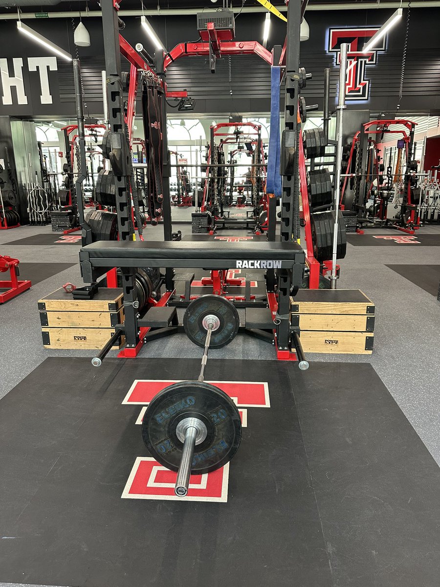 Rack_Row's tweet image. Texas Tech looks good with their 8 brand new Rack Row Benches!