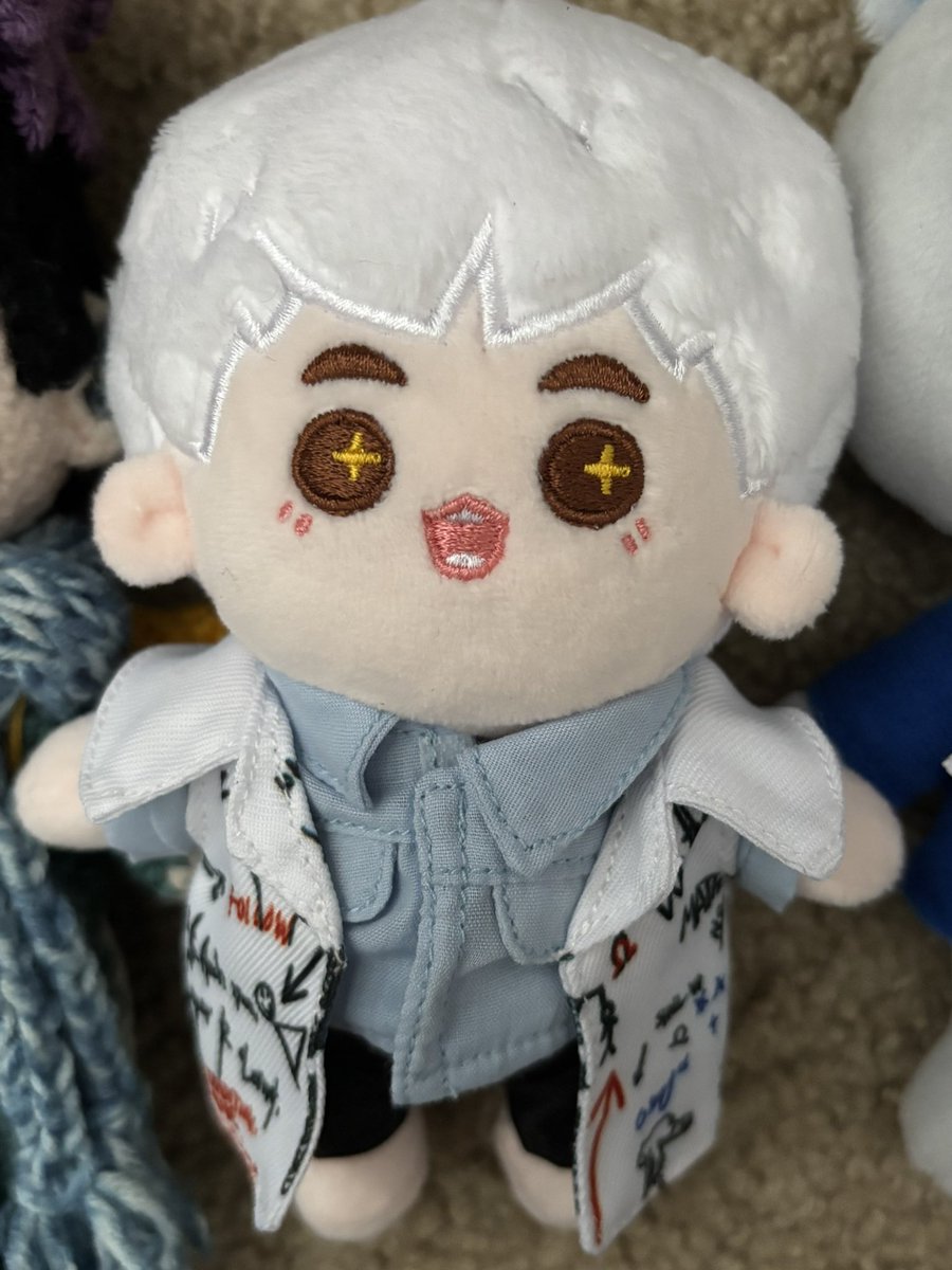 MY FRIEND GOT ME A TOP PLUSHIE AHHHHHHHAHSHDHD 🥹🥹🥹🙏🙏 he’s so dumb looking I love him