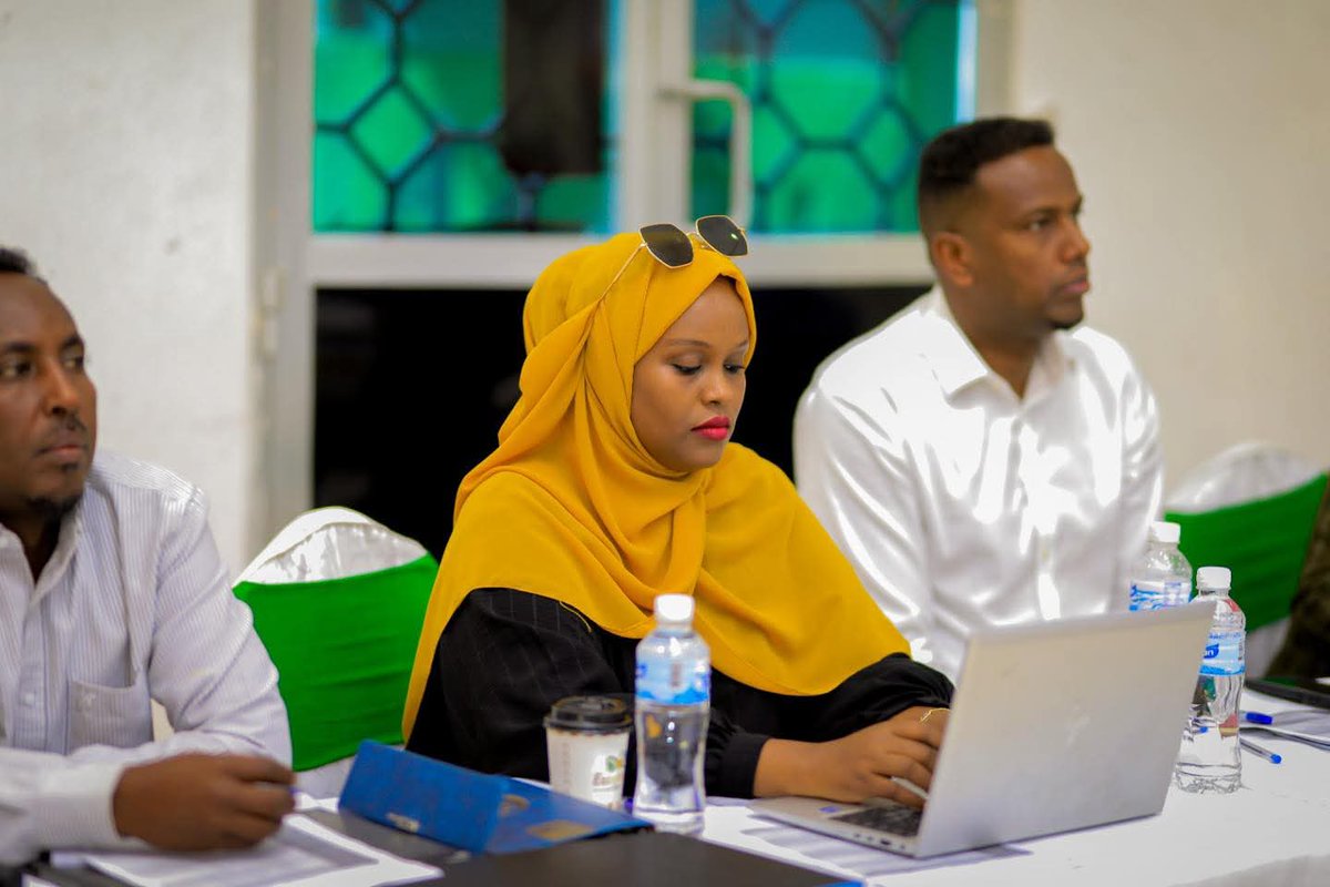 Hon. Yusuf Nuh (Tadhase), Deputy Minister of Youth &amp; Sports, and DG Abdillahi Jiidhe opened today’s Youth Sector Coordination Meeting. It reviewed last quarter’s achievements and upcoming plans. Also present: SYDF Director General Abdiqadir jaylani
#Somaliland #MoYS #Youth