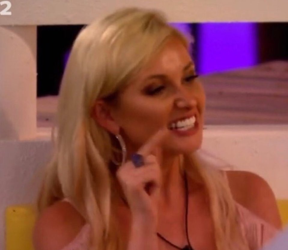 _teecherie's tweet image. HARRISON WHY TF ARE YOU LYING TO TONIS FACE ???? I HATE MEN SO MUCH HES GASLIGHTING HER TO THE CORE I NEED THEM TO BE SENT TO CASA AMOR IMMEDIATELY. #loveisland #loveislanduk