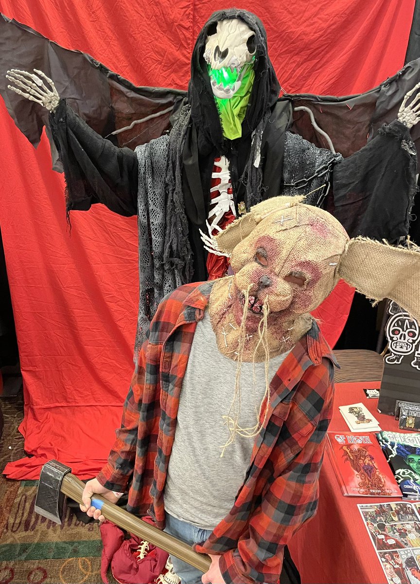 Day 3 cosplay with “The Dark Pope” <a href="/Crypticon_KC/">Crypticon Kansas City</a> 2025 <a href="/DataRedComics/">Spanky Cermak</a> booth did NOT disappoint! <a href="/Cosplay/">Cosplay</a> <a href="/1stappcomics/">Appearance</a> <a href="/Tonpa2/">ComicsForEveryone</a> <a href="/indiecomicszone/">Indie Comics Zone</a> <a href="/Cosplay/">Cosplay</a> <a href="/news_convention/">Cosplay Convention News</a> <a href="/cosplay_news01/">コスプレNEWS</a> <a href="/Anime_Cosplays/">Anime Cosplay News</a>