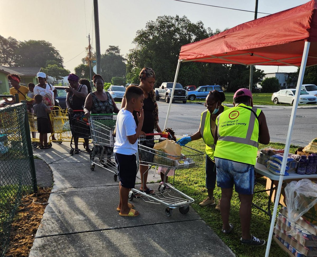 Farm Share and the Urban League of Palm Beach County hosted 3 simultaneous food distribution events in our fight against food insecurity. 🥦🍅🍓🍉
-
Did you know $25 feeds 200 families? Donate by going to the link in Bio.
-  
#donate #nevergohungry #stophunger