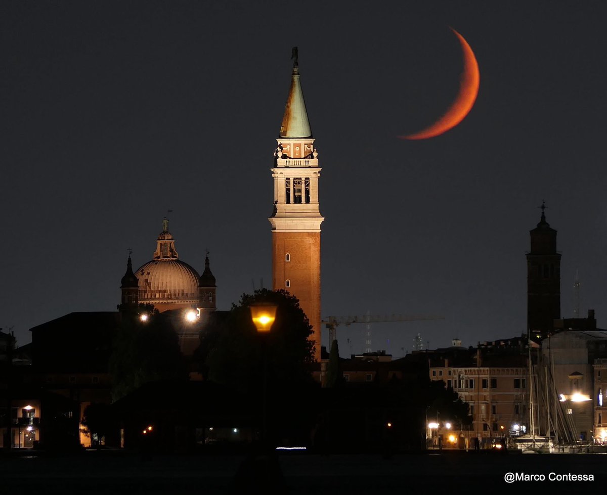 #VeneziaPerImmagini

🌙 Buona serata con questa foto di Marco Contessa, che ringraziamo

📧 Invia i tuoi scatti a social@comune.venezia.it 
Send your best shots to social@comune.venezia.it