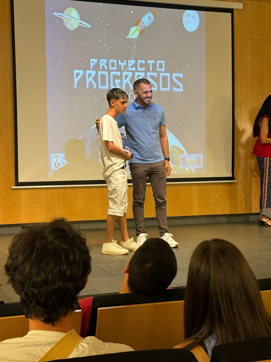 🏆Hoy hemos recibido un reconocimiento del  <a href="/aytodoshermanas/">Ayuntamiento de Dos Hermanas</a> por nuestra participación en el Proyecto Progresos.

Ha sido un placer contar con Marcos Fernández en prácticas, quien ha formado parte del equipo de programa y producción, apoyando con entusiasmo y dedicación.