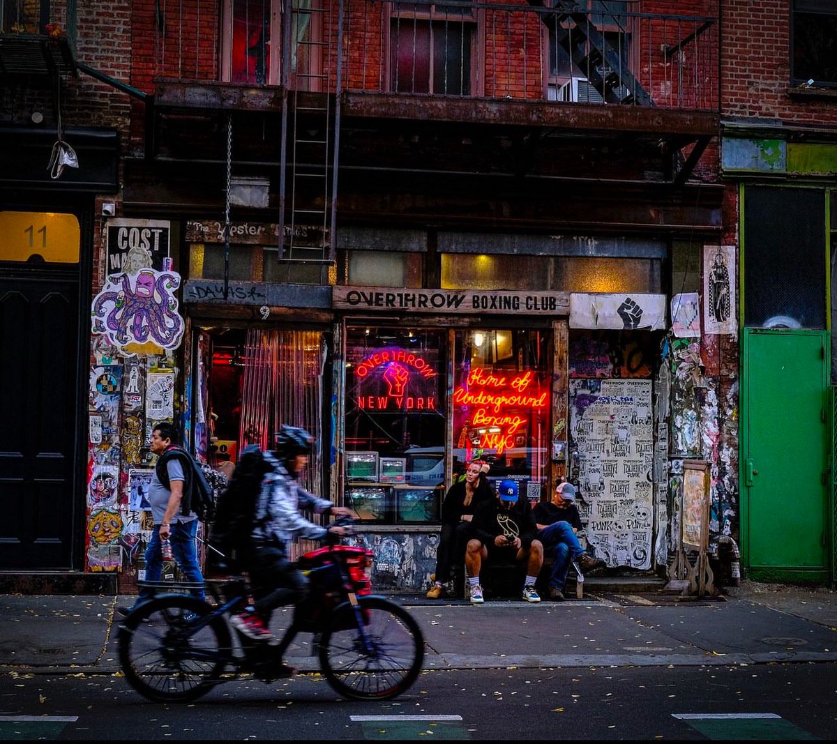 AjcheGustavo's tweet image. We applaud the @NYCCouncil’s step forward with Int. No. 30-B to require app companies to provide safe, UL-certified e-bikes. But let’s be real:
It’s not enough.
App companies are already deactivating and locking out Deliveristas if we can’t meet impossible demands. They want us…