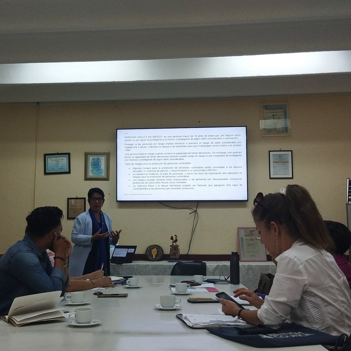 FEM_UCLV's tweet photo. Recibimos en nuestra facultad a la dirección del @BritishCouncil en Cuba para trazar las líneas de la colaboración entre nuestras instituciones.
#FEMeduca #UCLVnuestra https://t.co/Qgbj9Q4od8