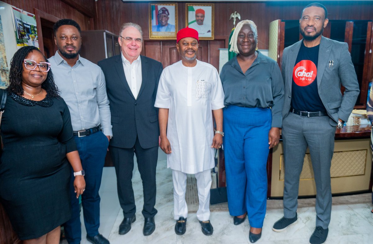 🧪 Bayer Foundation x FMIST: Innovation for Impact

Today in Abuja, the Federal Ministry of Innovation, led by Chief Uche Geoffrey Nnaji, hosted Bayer Foundation and top health innovators in a strategic session.

🔍 Focus: Aligning Bayer’s mission—“Health for All, Hunger for
