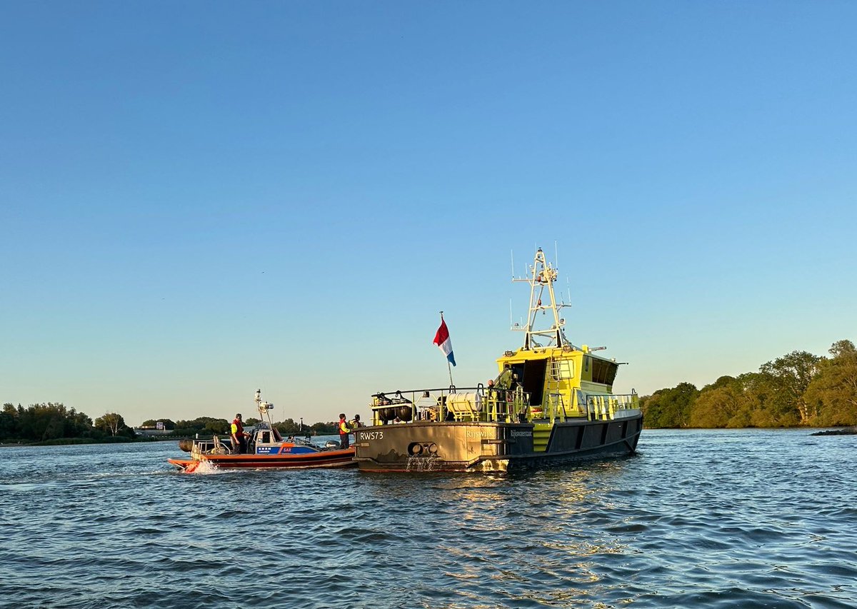 Sliedrecht24's tweet image. NIEUWS: Zoekactie op Merwede naar vermiste jongen. Meer nieuws mogelijk later op online krant Sliedrecht24 (Foto Ooggetuige / Sliedrecht24)