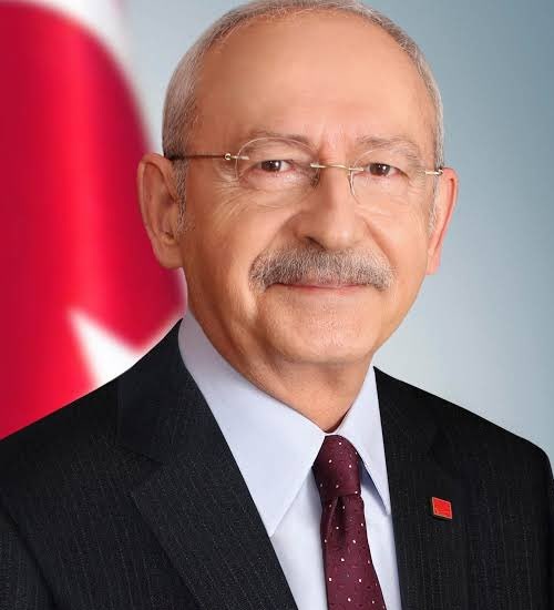 Atom bombasının öldüremediği bir canlı söyleyin...