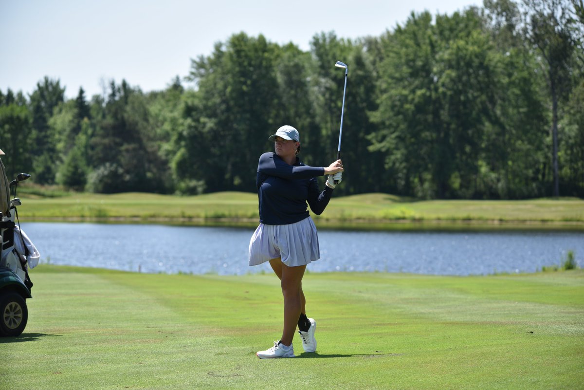 ClubEG_ProPro's tweet photo. A quick look at our current leaders, Chris &amp; Madison Barber, in with a 65 (-7). https://t.co/m687BE607C