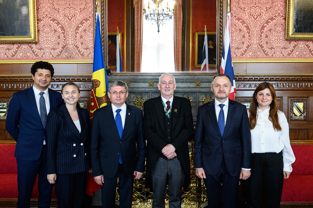 🤝 The Speaker of the Parlament, Igor Grosu, discussed about the Moldovan-British cooperation with the Speaker of the House of Commons of the United Kingdom Parliament, Sir Lindsay Hoyle.

🔗 Details:tinyurl.com/4cvrh2mt