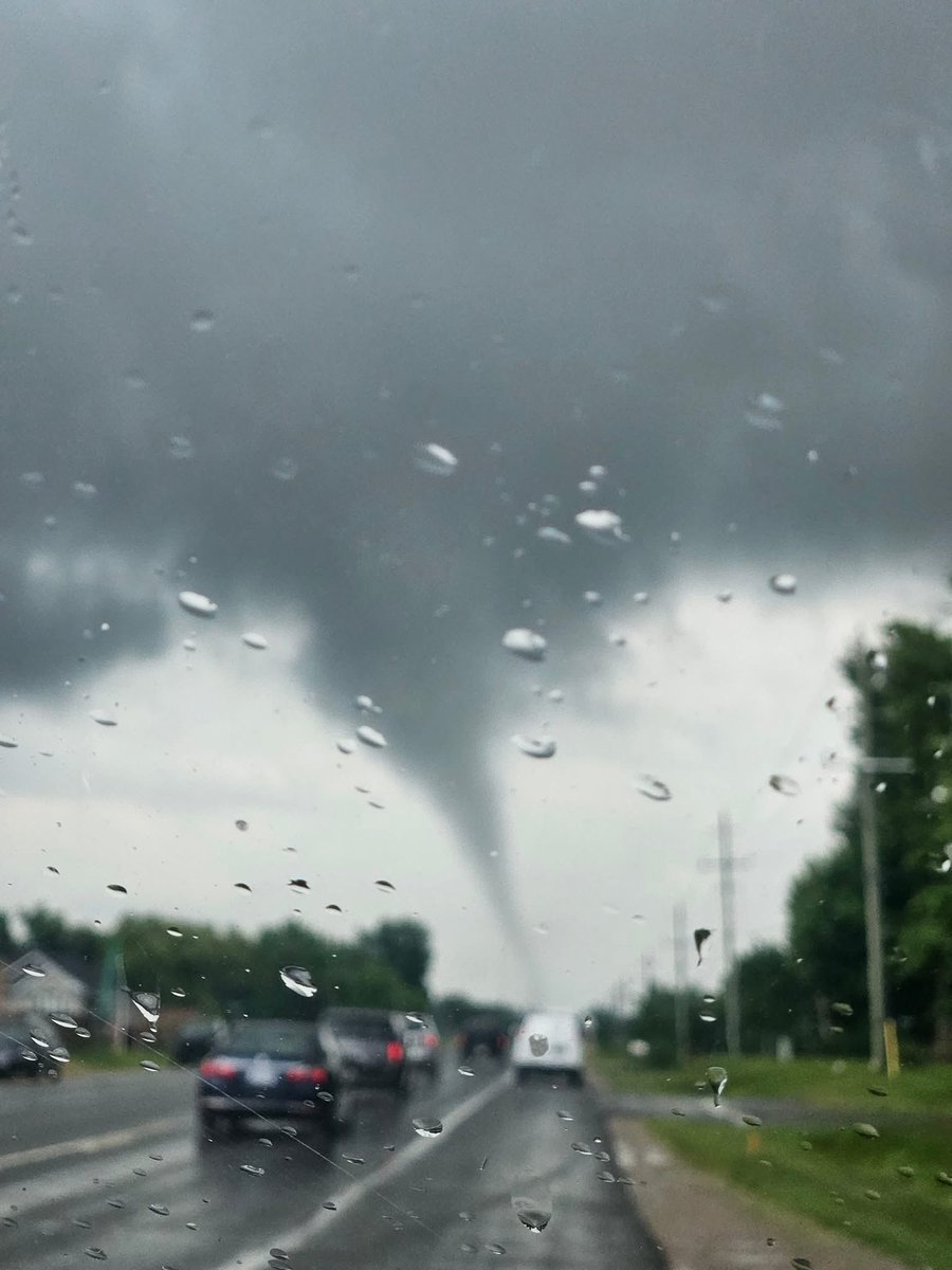 IWeatherON's tweet photo. #ONStorm #ONwx We have received multiple reports of a funnel cloud briefly touching down in the Lucan area around 3:20 PM this afternoon.

Photos from Melissa and Austin.

Did anyone else see this?

- Brennen

3:50 PM - Monday, June 30, 2025 https://t.co/EfcD7Iq5E8